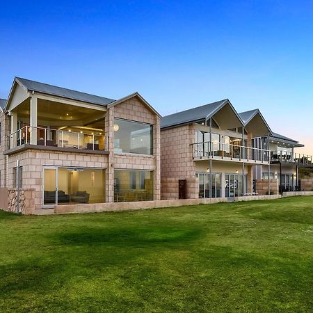 Aloha Waterfront Properties Роб Экстерьер фото