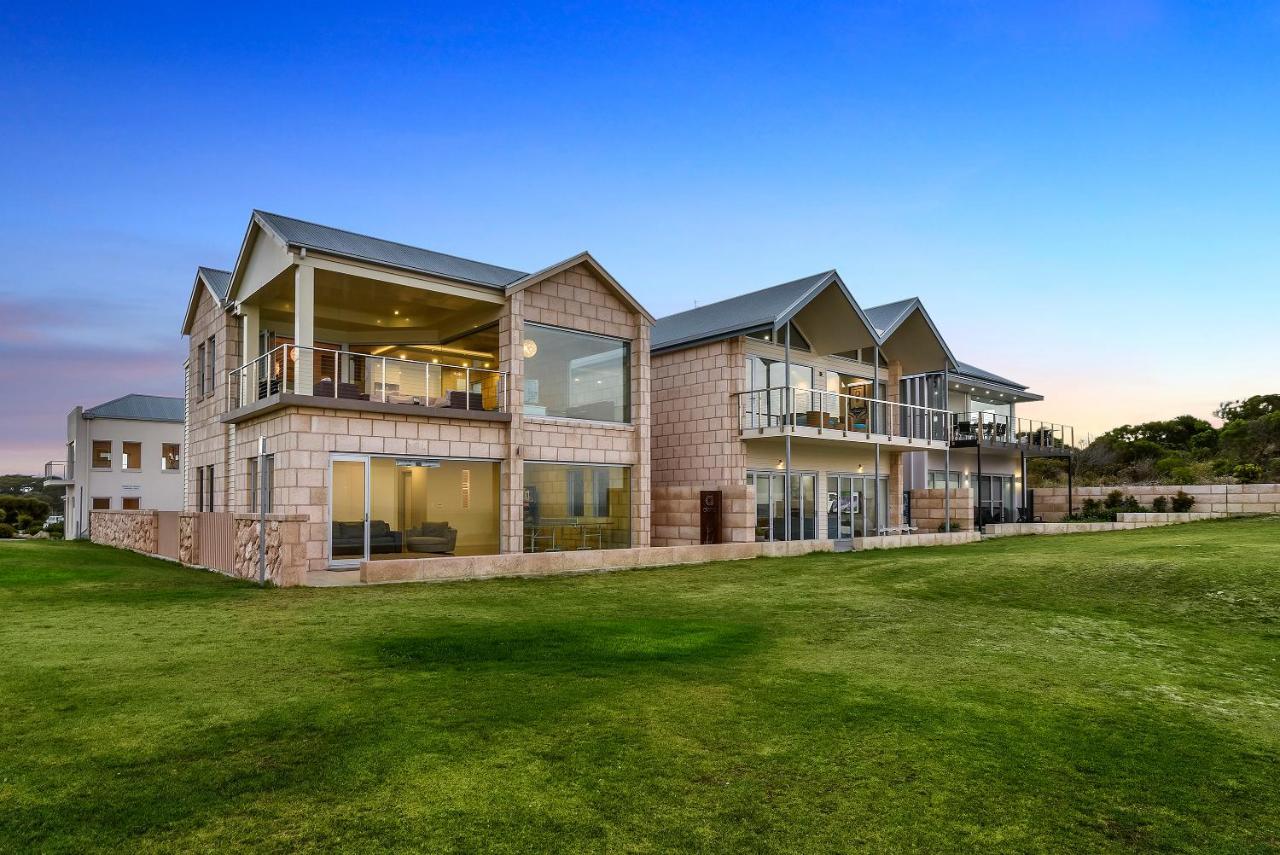 Aloha Waterfront Properties Роб Экстерьер фото