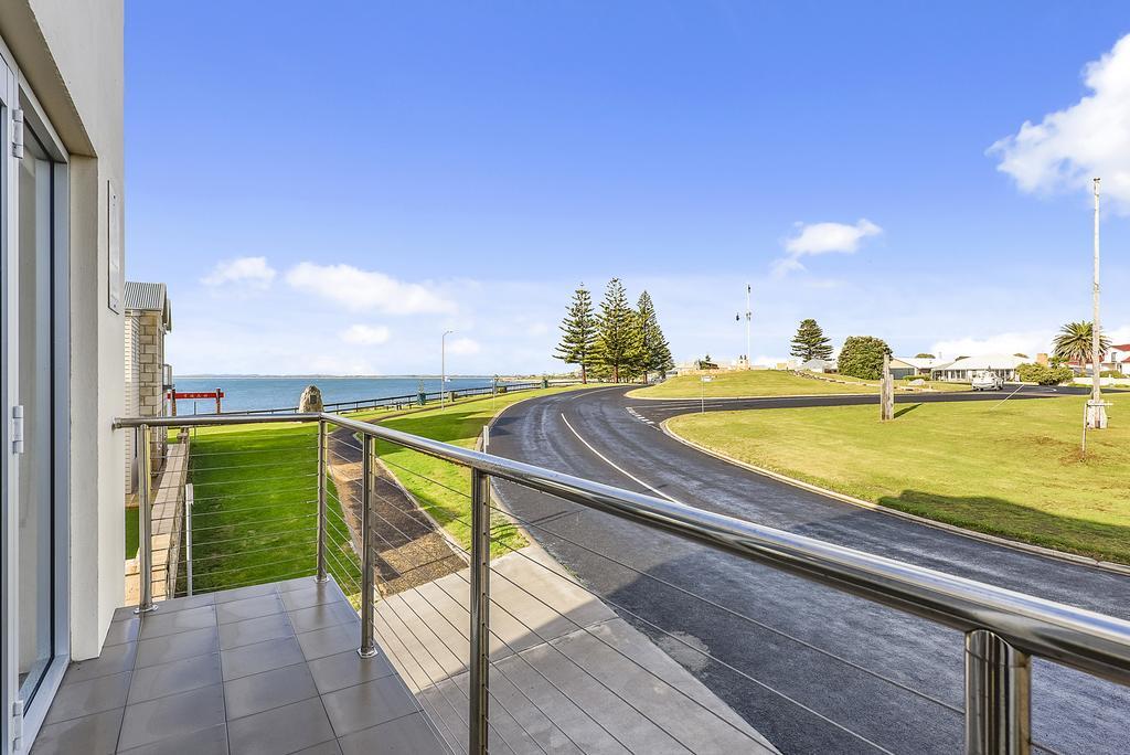 Aloha Waterfront Properties Роб Экстерьер фото