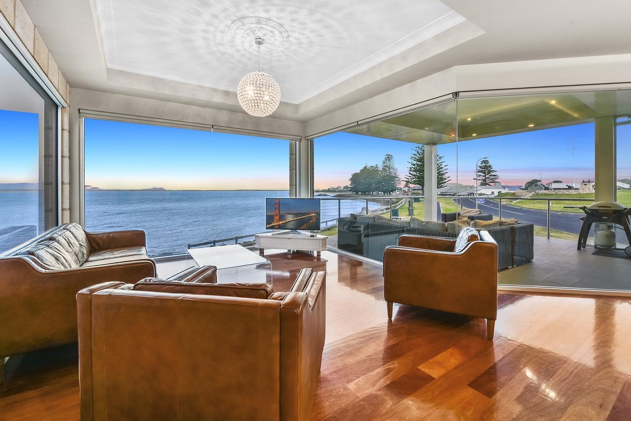 Aloha Waterfront Properties Роб Экстерьер фото