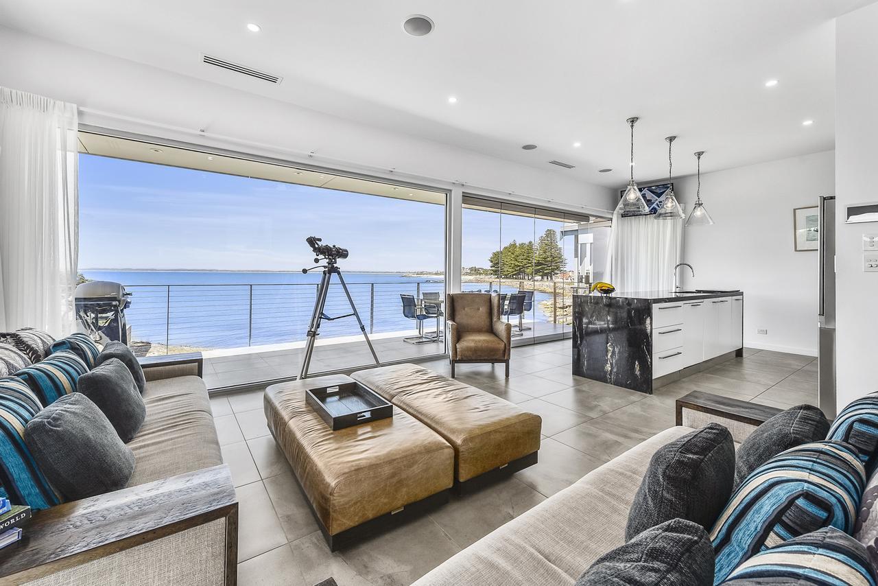 Aloha Waterfront Properties Роб Экстерьер фото